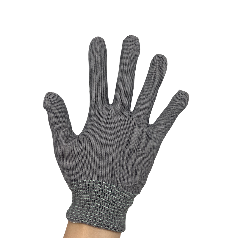 Knitted gloves