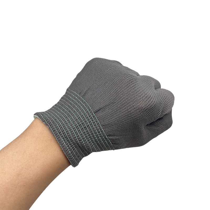 Knitted gloves