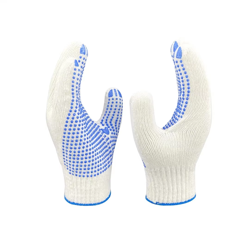 Knitted gloves