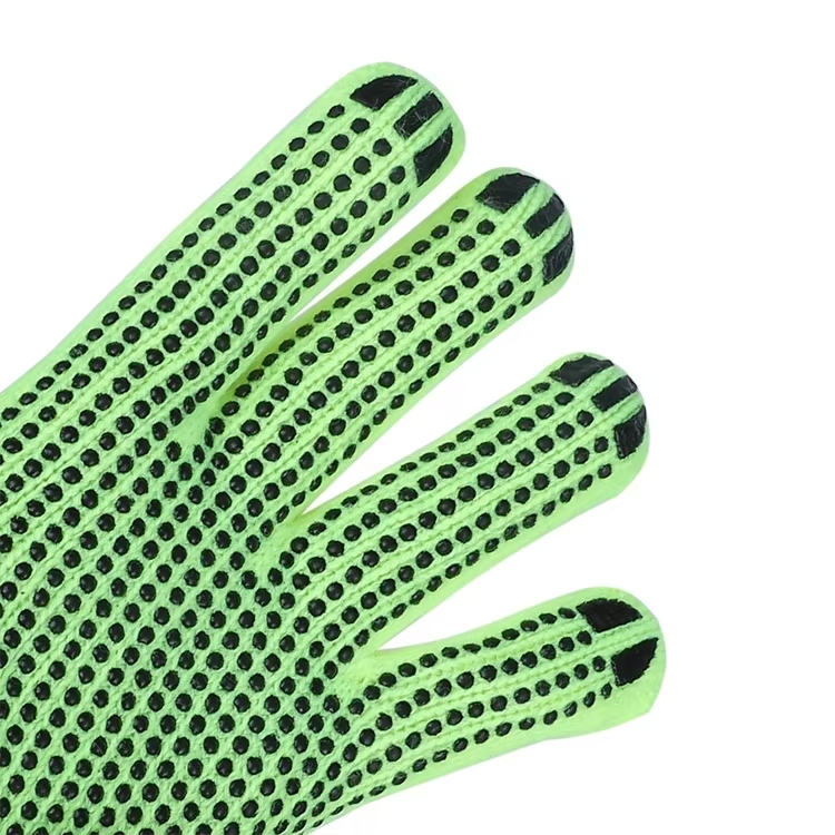 Knitted gloves