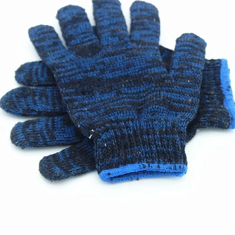 Knitted gloves
