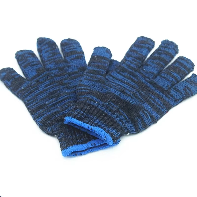 Knitted gloves