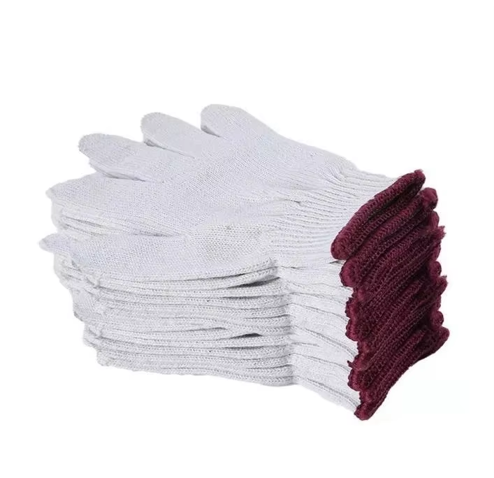 Knitted gloves