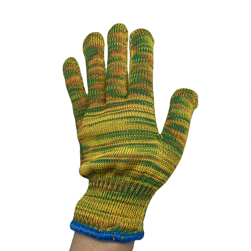Knitted gloves
