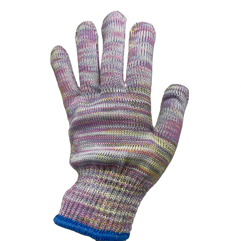 Knitted gloves