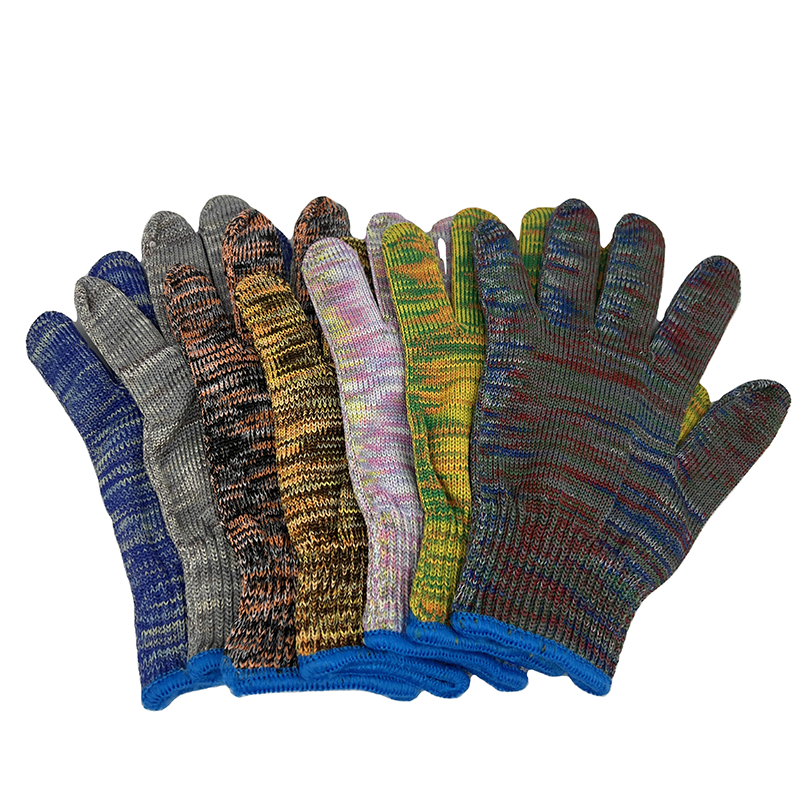 Knitted gloves
