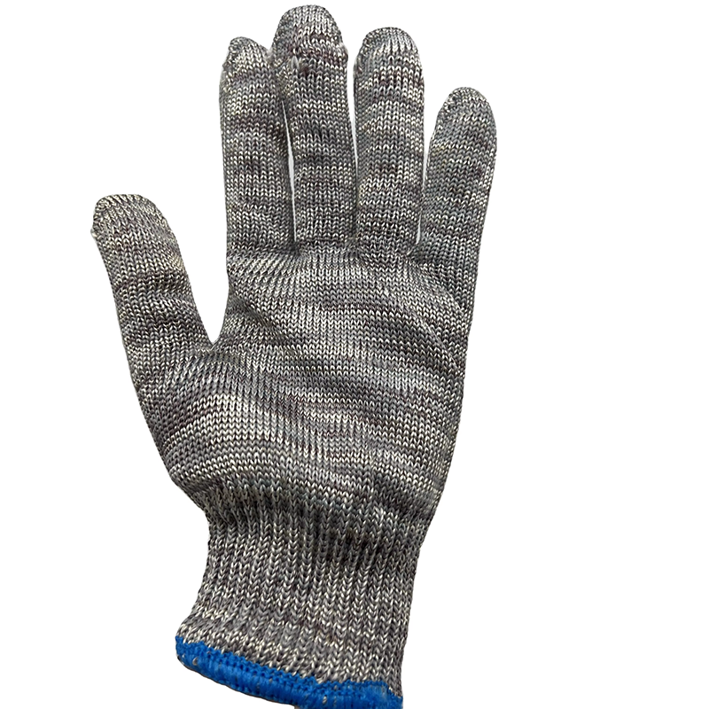 Knitted gloves