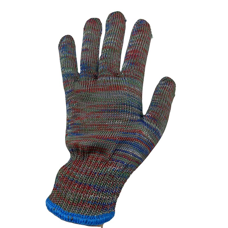 Knitted gloves