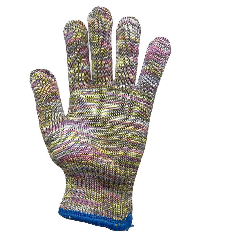 Knitted gloves